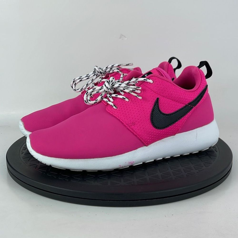 Nike Roshe Run Pink Athletic Running Shoes 599729-600 Women’s Size 6 (4.5Y) - Picture 1 of 12